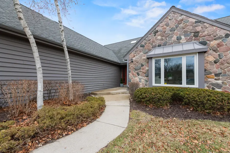 2618 W Lake Park Ct, Mequon, WI 53092 - #3