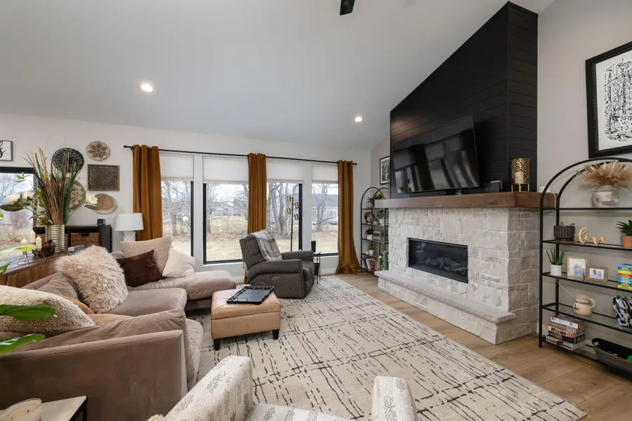 1909 Arches Dr, Holmen, WI 54636 - #3