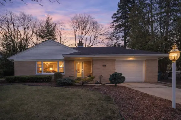 3337 Kensington Ct, Elmwood Park, WI 53405