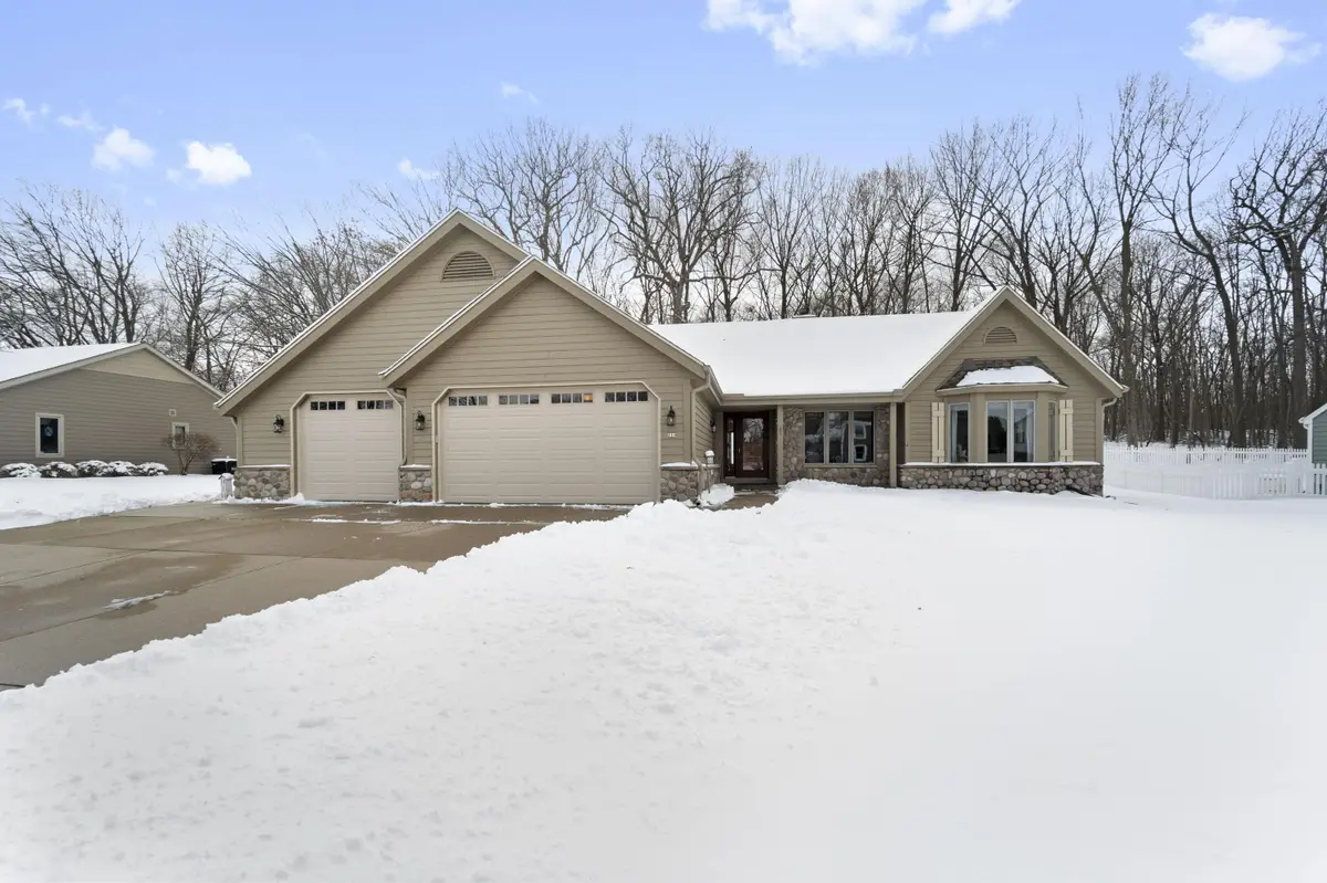 219 Westfield Way, Pewaukee, WI 53072 - #1