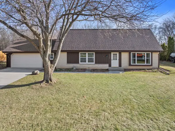 10235 W Cascade Dr, Franklin, WI 53132