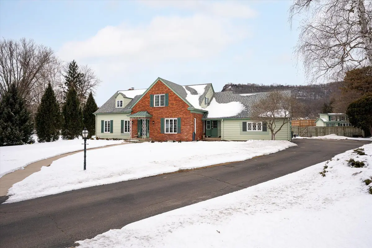 739 Cliffwood Ln, La Crosse, WI 54601 - #1