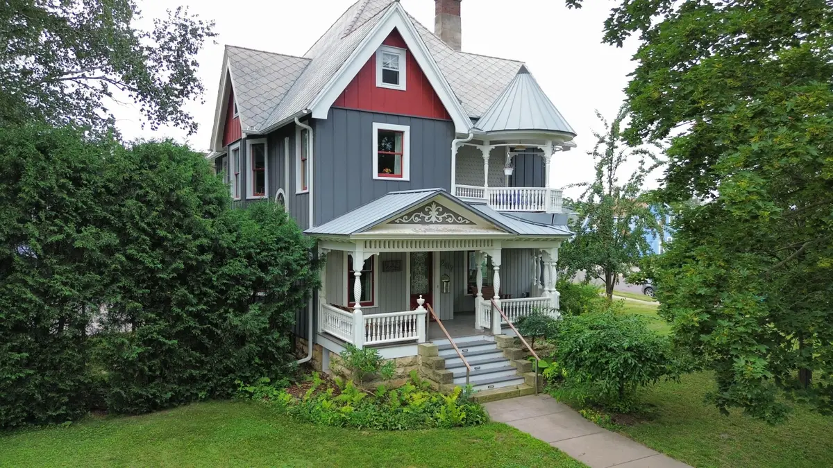 207 E Jefferson St, Viroqua, WI 54665 - #1