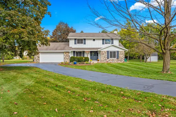 S83W32784 N Oak Tree Ct, Mukwonago, WI 53149