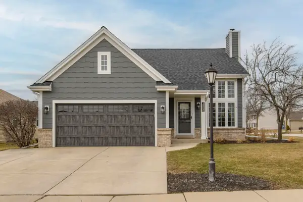 3800 Rivers Crossing Dr, Waukesha, WI 53189