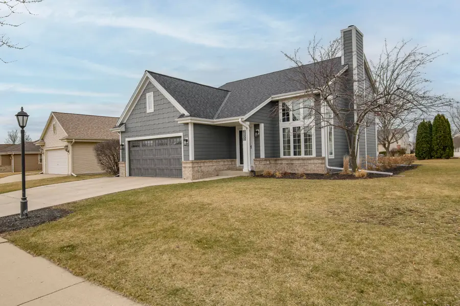 3800 Rivers Crossing Dr, Waukesha, WI 53189 - #2