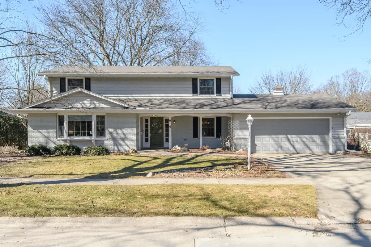 616 Westminster Dr, Waukesha, WI 53186 - #1