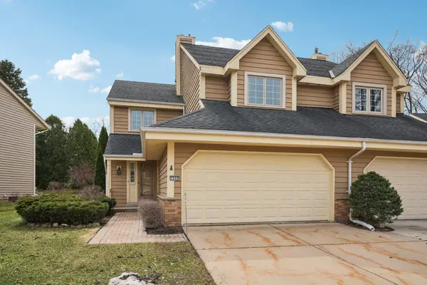 7533 W Tuckaway Creek Dr, Franklin, WI 53132