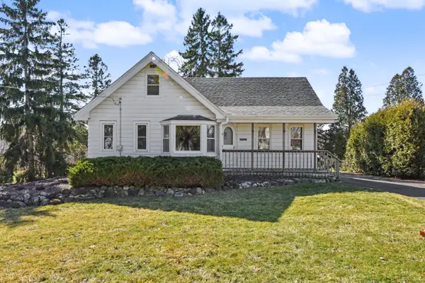 18525 Pleasant St, Brookfield, WI 53045