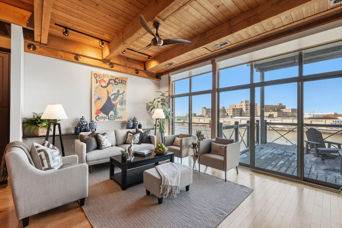 541 E Erie St, Milwaukee, WI 53202 - #1