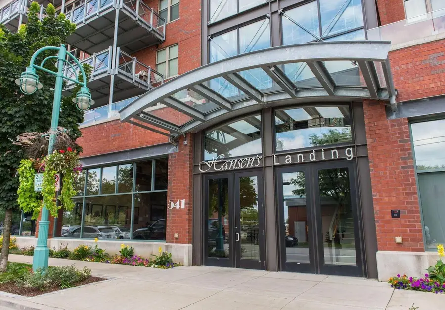 541 E Erie St, Milwaukee, WI 53202 - #3