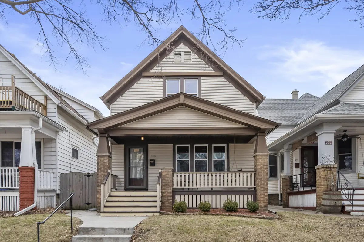 615 E Otjen St, Milwaukee, WI 53207 - #1