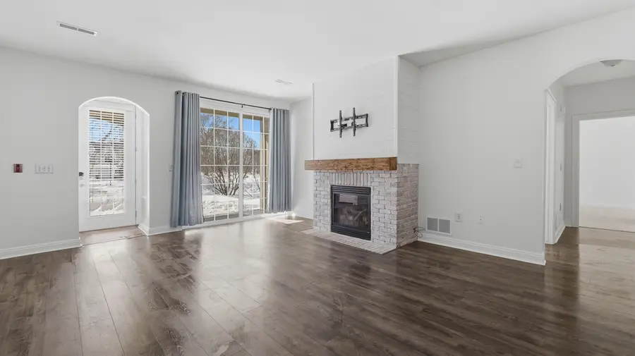 W206N16704 Blackberry Cir, Jackson, WI 53037 - #2