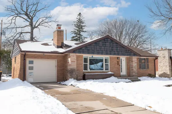537 N 114th St, Wauwatosa, WI 53226