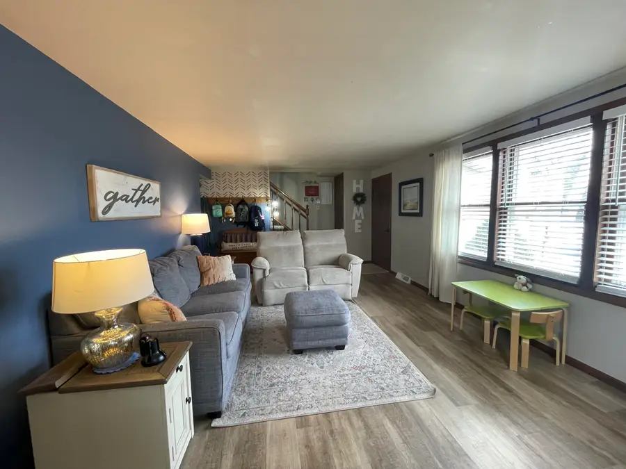 137 Chippewa Dr, Sheboygan Falls, WI 53085 - #2