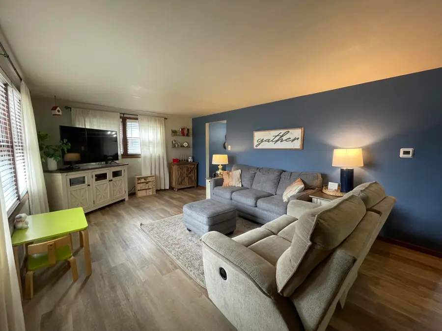 137 Chippewa Dr, Sheboygan Falls, WI 53085 - #3