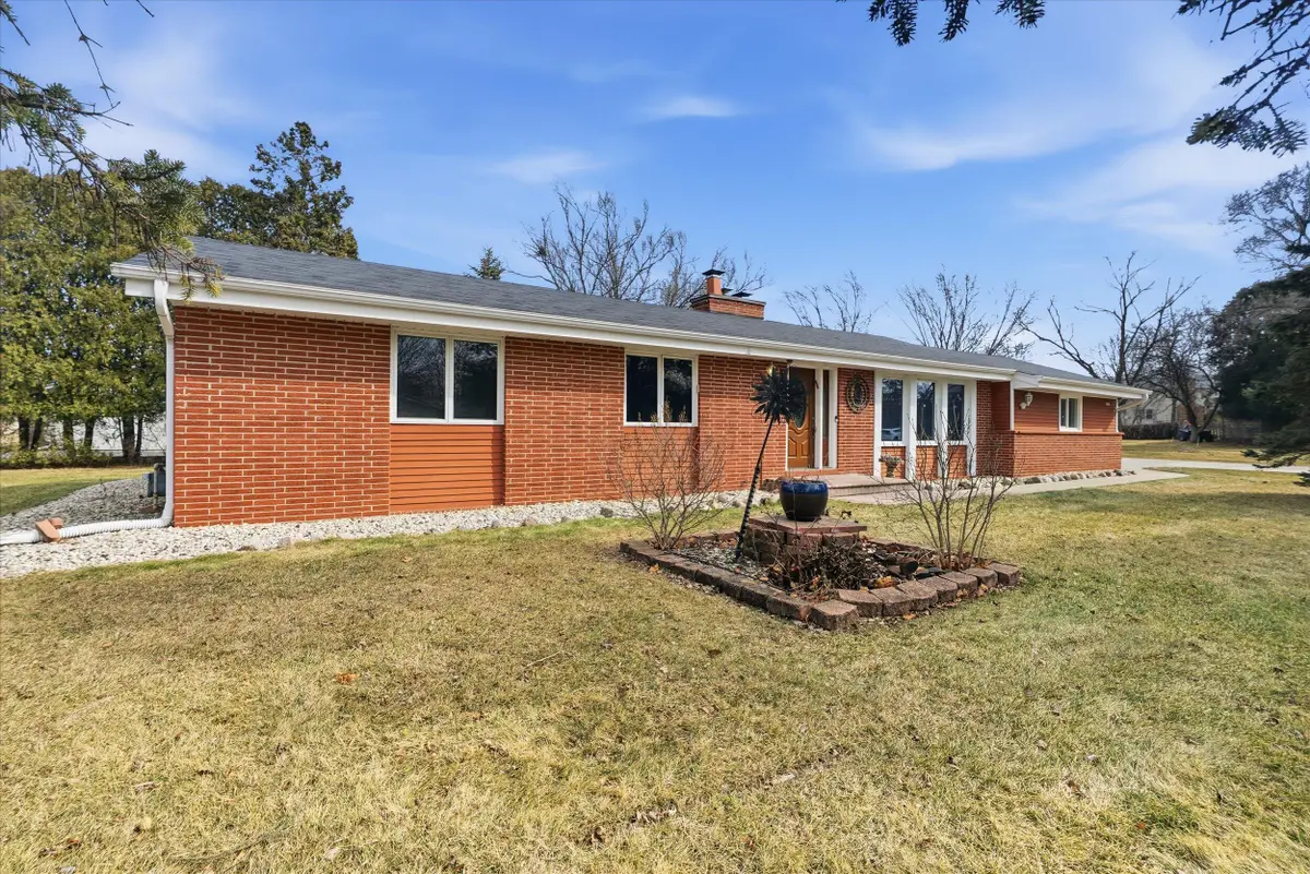 12652 N River Forest Cir, Mequon, WI 53092 - #1