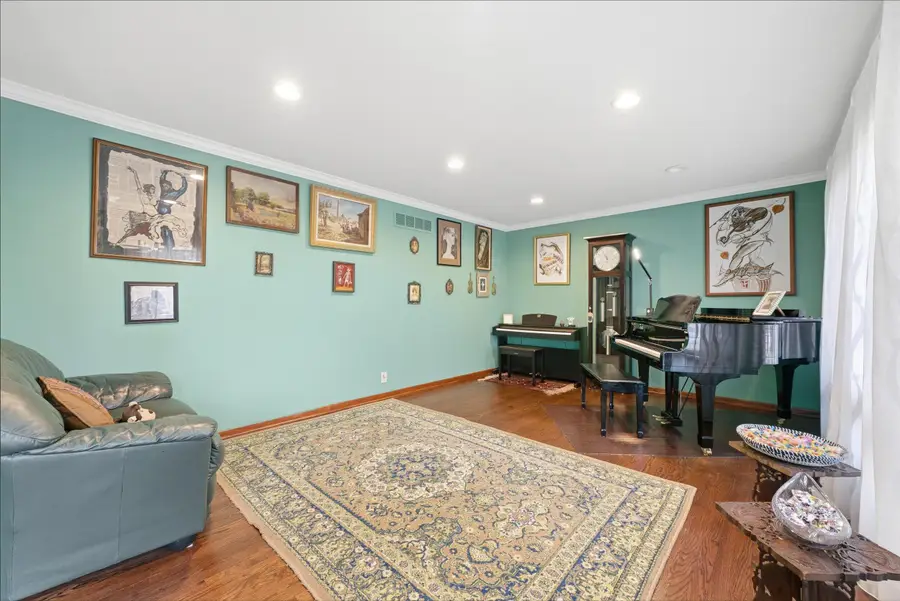 12652 N River Forest Cir, Mequon, WI 53092 - #2