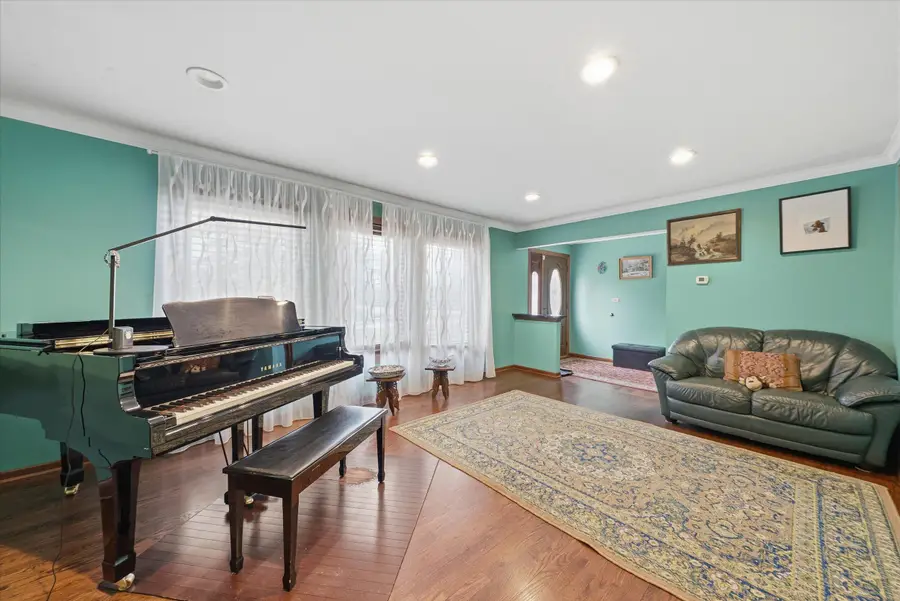 12652 N River Forest Cir, Mequon, WI 53092 - #3