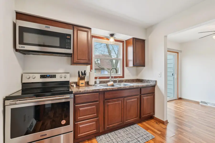 1384 Honeysuckle Rd, Hartford, WI 53027 - #3