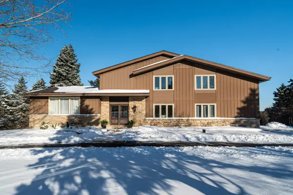 W233S6945 Millbrook Cir W, Vernon, WI 53103