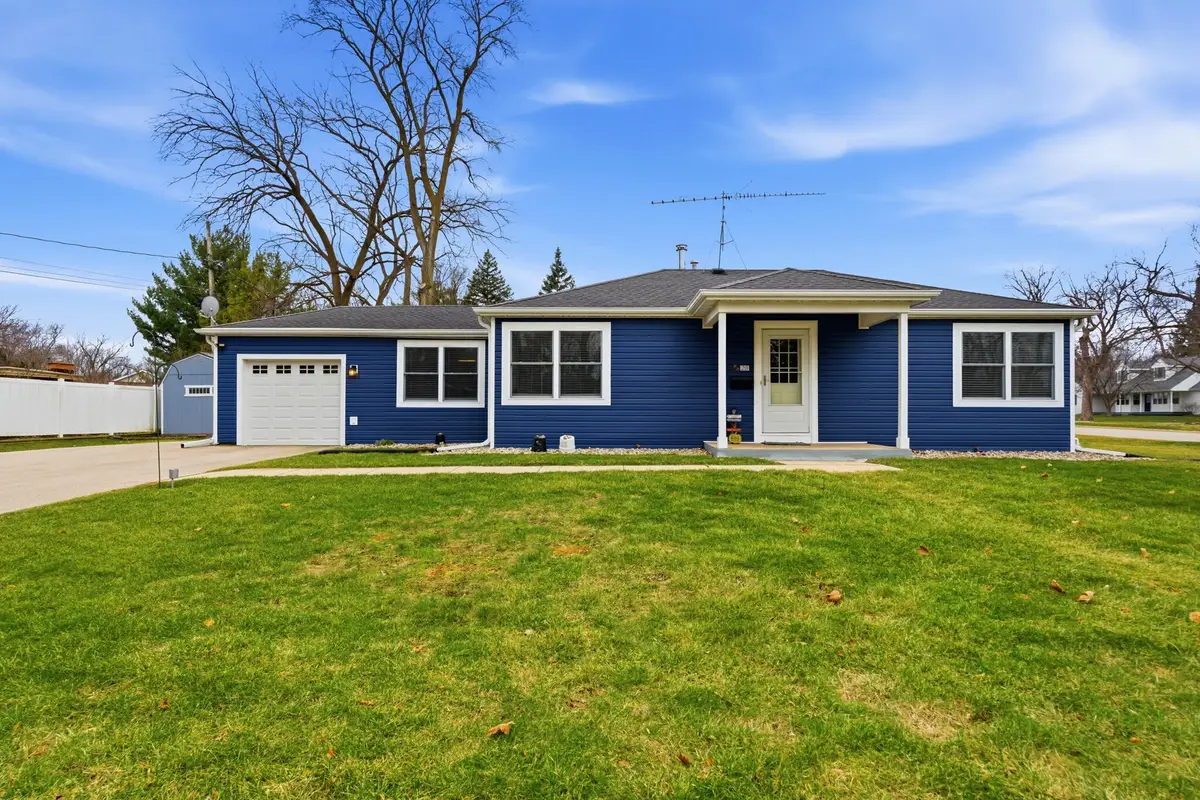 28 N Spencer St, Elkhorn, WI 53121 - #1