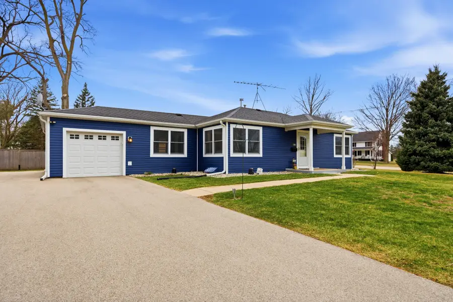 28 N Spencer St, Elkhorn, WI 53121 - #2