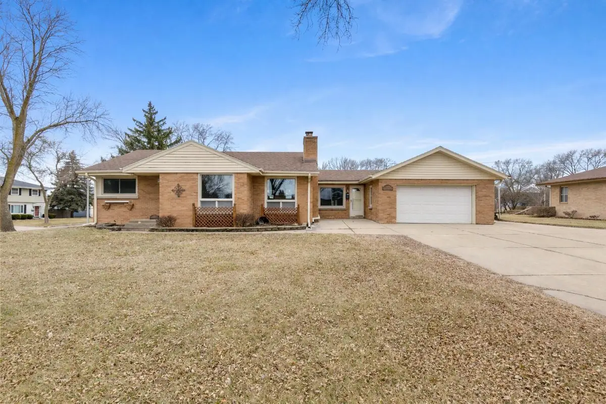 1407 W Mallory Ave, Milwaukee, WI 53221 - #1