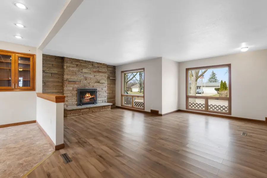 1407 W Mallory Ave, Milwaukee, WI 53221 - #3