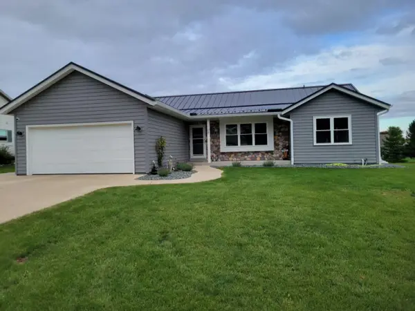 108 Baron Rd, Mukwonago, WI 53149