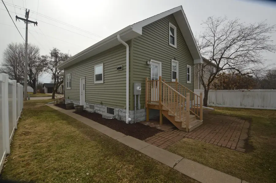 109 Roberts St W, Holmen, WI 54636 - #3