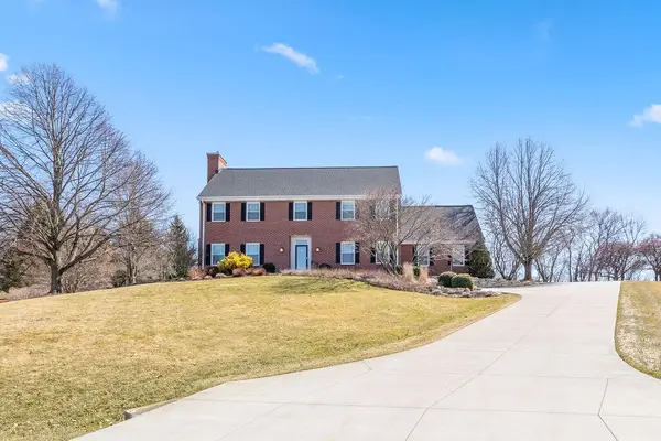 W235S4478 Amber Ct, Waukesha, WI 53189