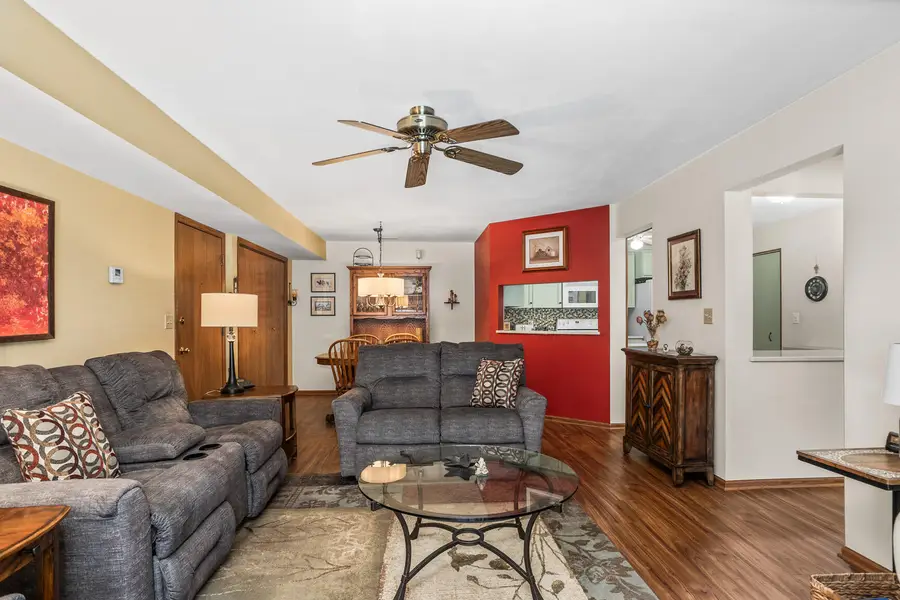 358 Park Hill Dr, Pewaukee, WI 53072 - #3