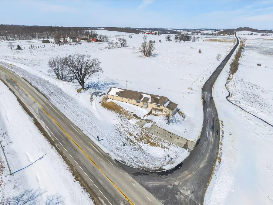 N9601 Wiley Rd, Ixonia, WI 53094 - #2