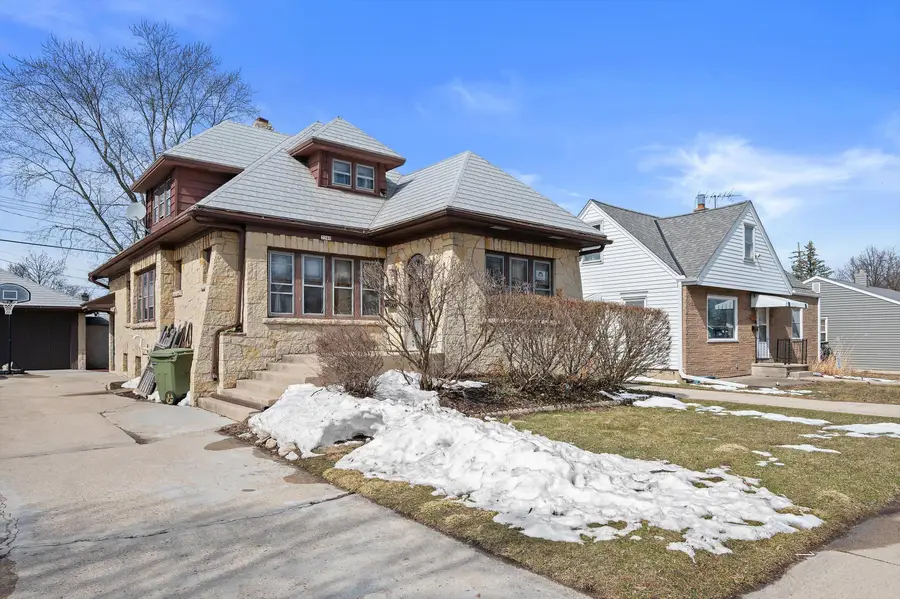 3349 N 92nd St, Milwaukee, WI 53222 - #2