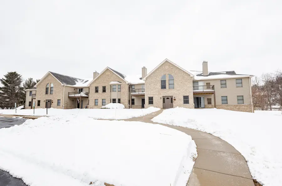 930 Oconomowoc Pkwy, Oconomowoc, WI 53066 - #2