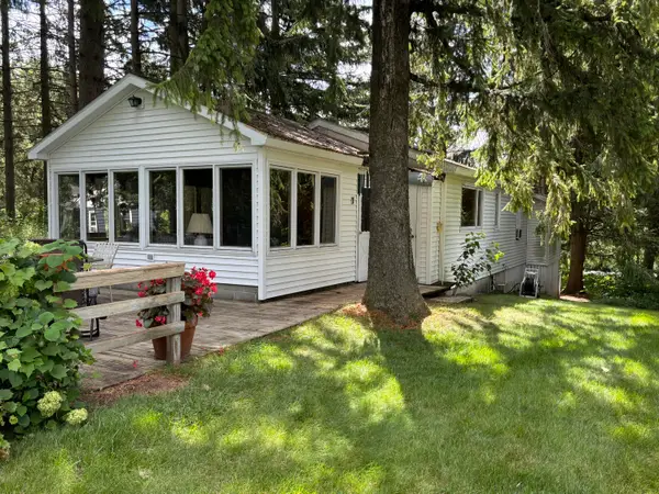 514 Sharpes Dr, Elkhart Lake, WI 53020