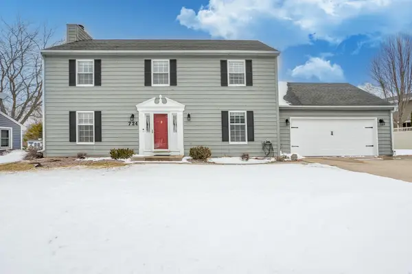 724 Overland Trl, Grafton, WI 53024