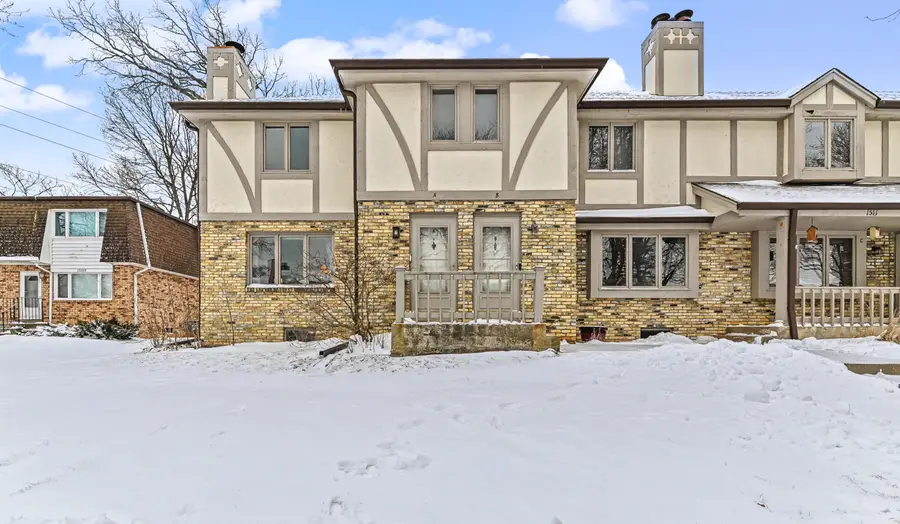 1511 Camden Ct, Waukesha, WI 53186 - #2