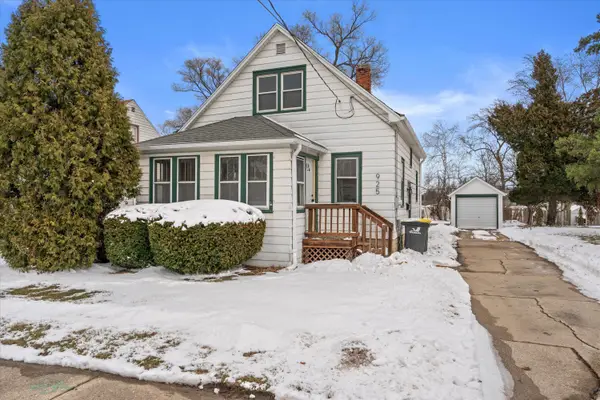 925 Harding Ave, Waukesha, WI 53186