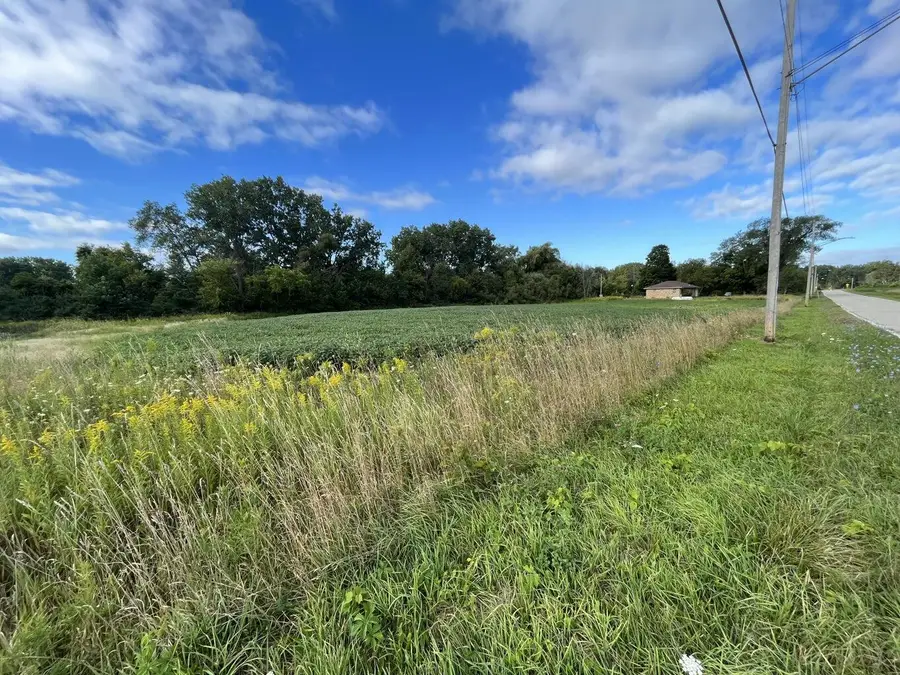 3431 E Fitzsimmons Rd, Oak Creek, WI 53154 - #2