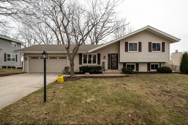 2713 Lancaster Dr, Waukesha, WI 53188