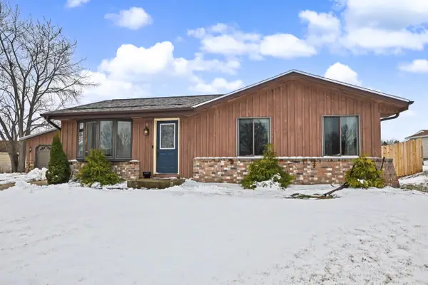 2915 Thornapple Ct, Caledonia, WI 53402