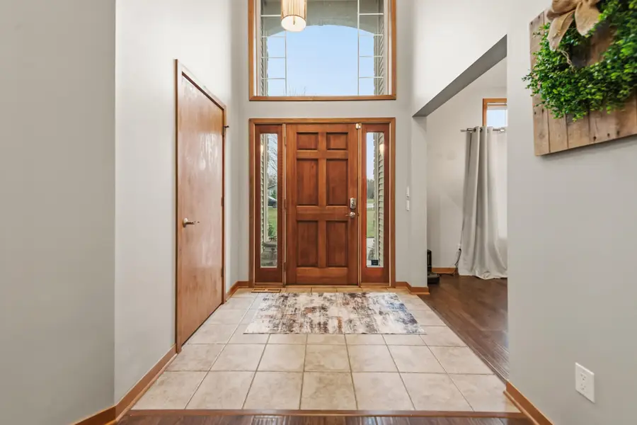 W360N7572 Thomas Dr, Oconomowoc, WI 53066 - #2