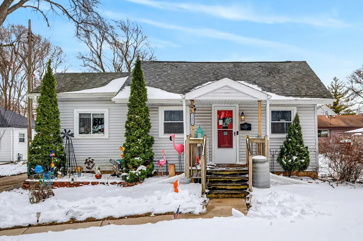 11825 W Rainbow Ave, West Allis, WI 53214 - #1