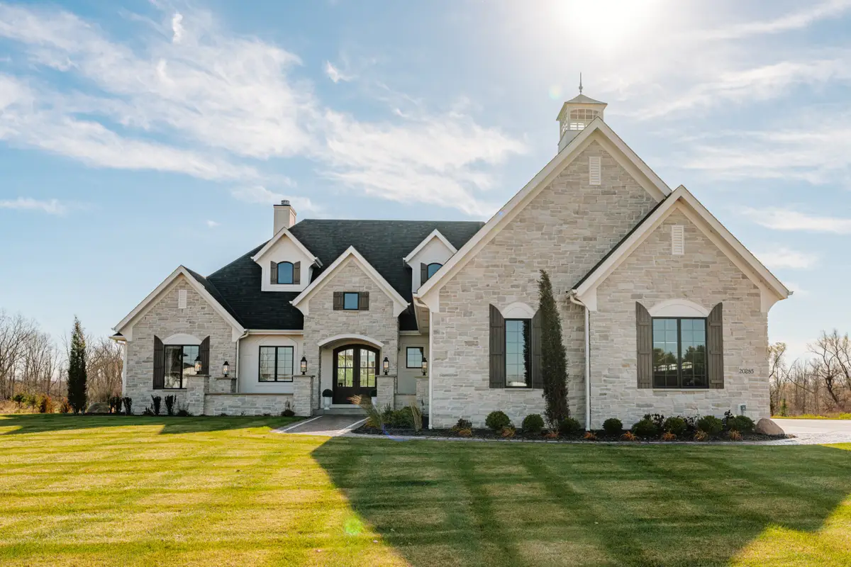 20285 Newport Ln, Brookfield, WI 53045 - #1