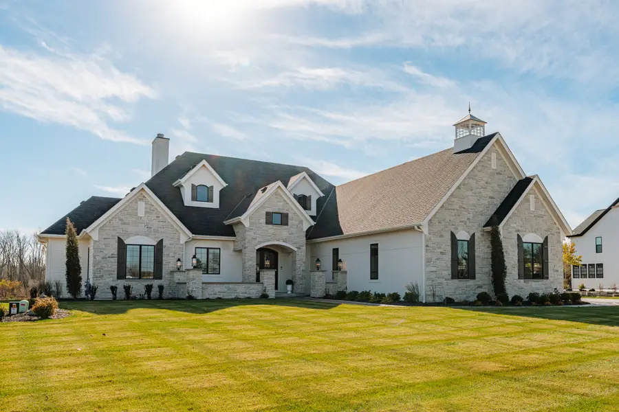 20285 Newport Ln, Brookfield, WI 53045 - #3