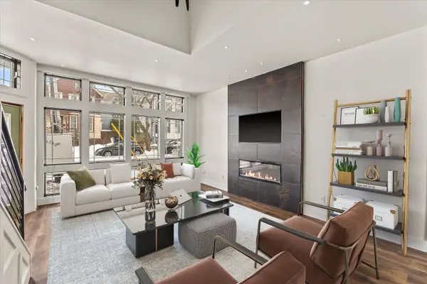 1725 N Astor St, Milwaukee, WI 53202