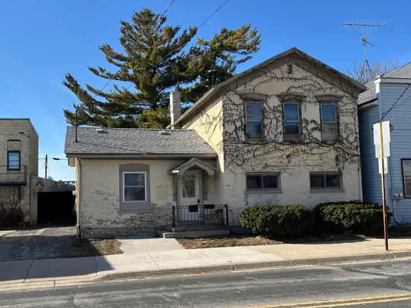 212 N 4th St, Watertown, WI 53094