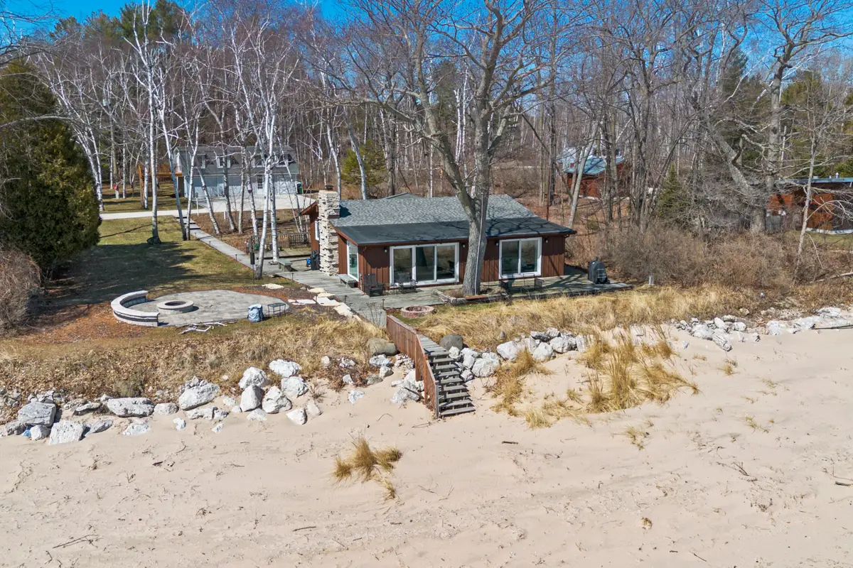 6576 Silver Bch N, Belgium, WI 53013 - #1